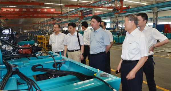 河南永煤集團董事長曹志安一行蒞臨山河智能考察