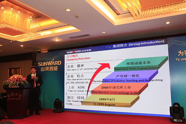 山河智能寶馬展用創(chuàng)新傾倒客戶，現(xiàn)場簽單兩億元