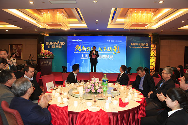 山河智能寶馬展用創(chuàng)新傾倒客戶，現(xiàn)場簽單兩億元