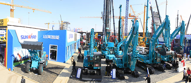 山河智能寶馬展用創(chuàng)新傾倒客戶，現(xiàn)場簽單兩億元