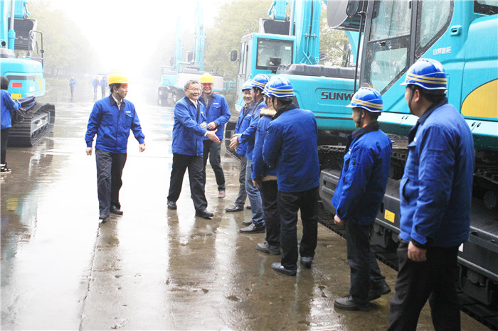 攜手奮進，羊年共贏，山河智能開門大吉