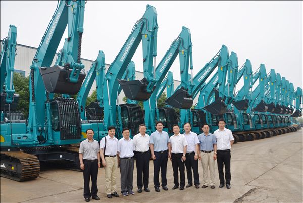 河南永煤集團董事長曹志安一行蒞臨山河智能考察