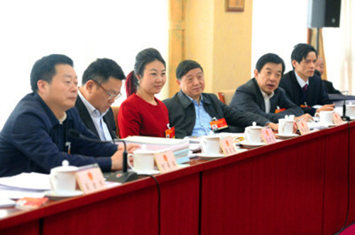 帶來六個提案，重點還是“農(nóng)民工”問題 ——來自山河智能的全國人大代表張曉慶接受本報記者專訪，為進城務