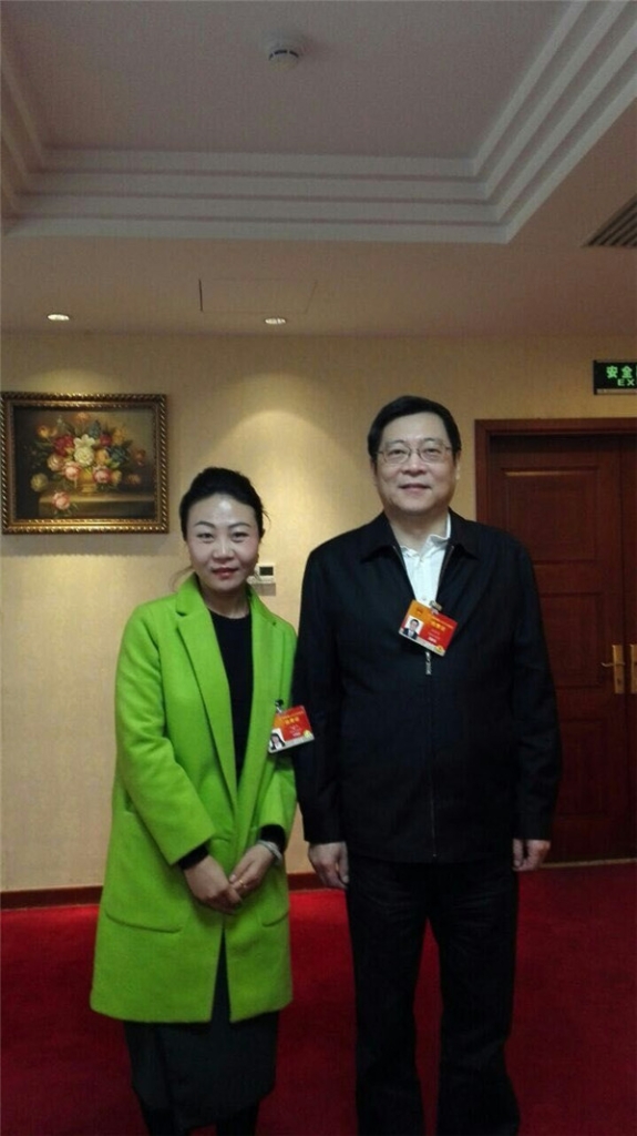 和主席握手心情依舊激動