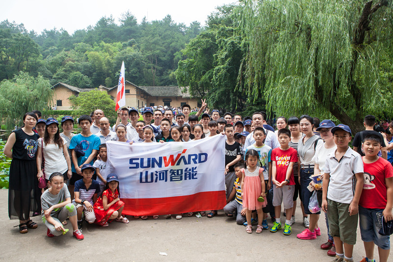 開挖機(jī)，坐游艇、飛機(jī) 山河智能開展員工家屬開放日活動(dòng)