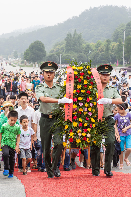 開挖機(jī)，坐游艇、飛機(jī) 山河智能開展員工家屬開放日活動(dòng)