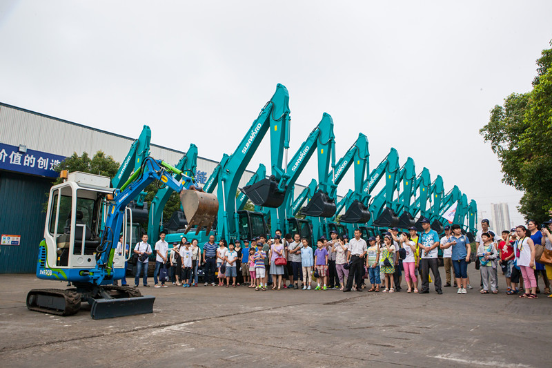 開挖機(jī)，坐游艇、飛機(jī) 山河智能開展員工家屬開放日活動(dòng)