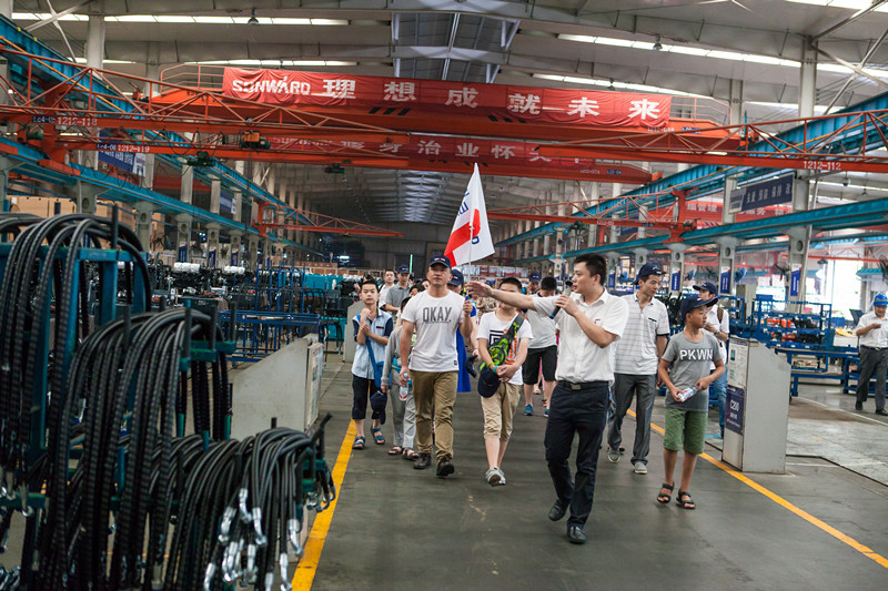 開挖機(jī)，坐游艇、飛機(jī) 山河智能開展員工家屬開放日活動(dòng)