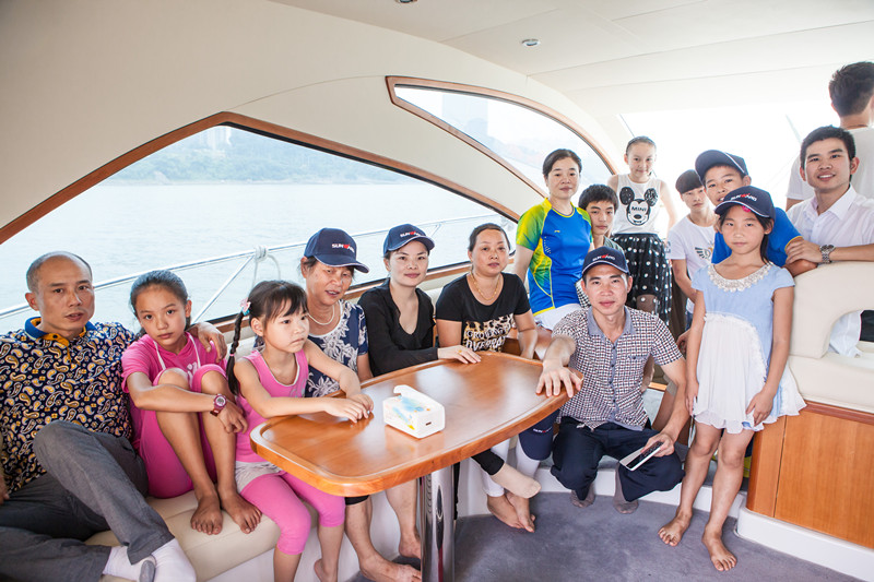 開挖機(jī)，坐游艇、飛機(jī) 山河智能開展員工家屬開放日活動(dòng)