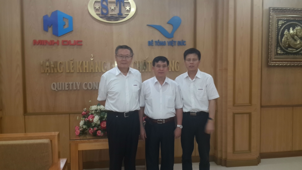 山河智能高級(jí)代表團(tuán)訪問(wèn)越南