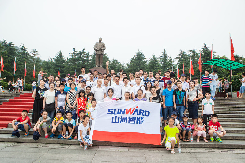 開挖機(jī)，坐游艇、飛機(jī) 山河智能開展員工家屬開放日活動(dòng)