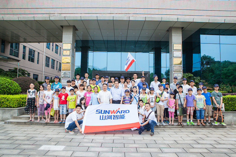 開挖機(jī)，坐游艇、飛機(jī) 山河智能開展員工家屬開放日活動(dòng)