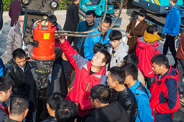 十年相隨，成就彼此，來聽聽山河智能挖掘機客戶的真實聲音