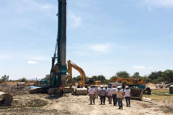 山河智能入巖神器在東非肯尼亞獲贊，人好設(shè)備好