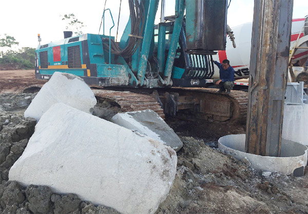 山河智能入巖神器在東非肯尼亞獲贊，人好設(shè)備好