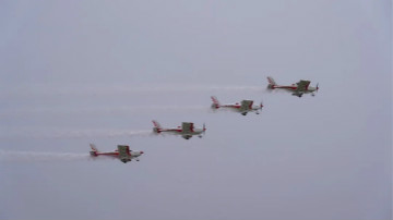 山河四機(jī)飛行編隊(duì)驚艷堯城(太原)國(guó)際通用航空飛行大會(huì)