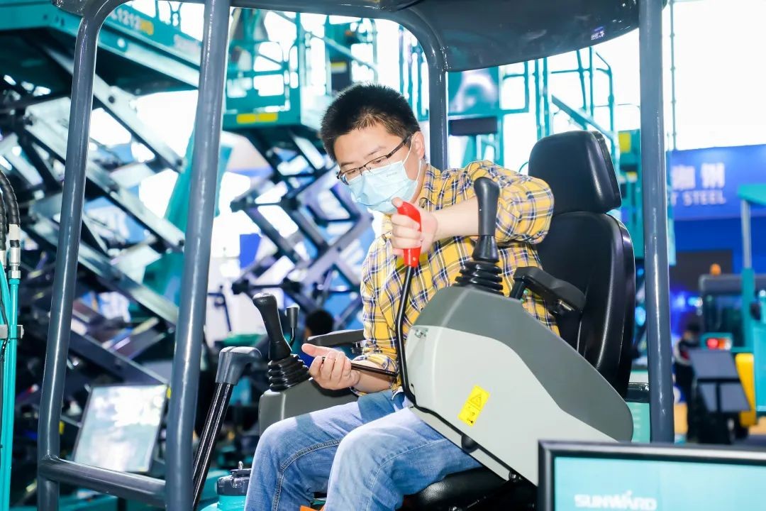 “機(jī)甲盛宴”長沙展圓滿收官！山河智能展區(qū)亮點(diǎn)精彩回顧