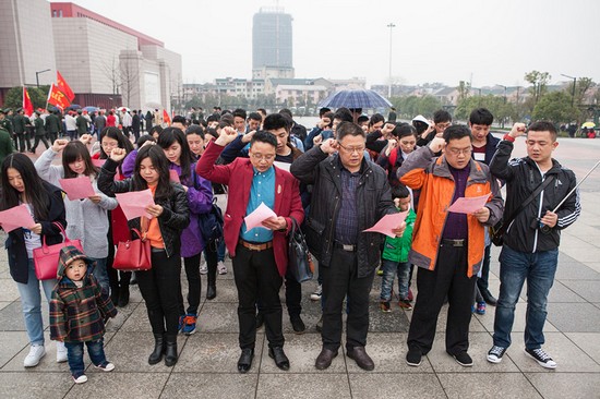 愛(ài)崗敬業(yè)，踐行雷鋒精神