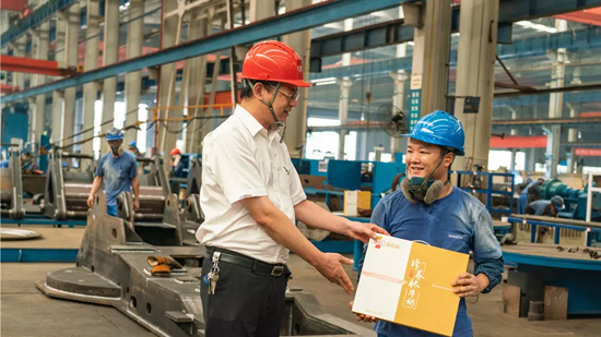 萬力集團(tuán)“送清涼”活動，慰問一線員工