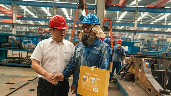 萬力集團(tuán)“送清涼”活動，慰問一線員工