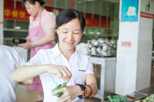 弘揚(yáng)傳統(tǒng)文化，共享濃情端午——記第三屆“愛國(guó)心·山河情”包粽子比賽