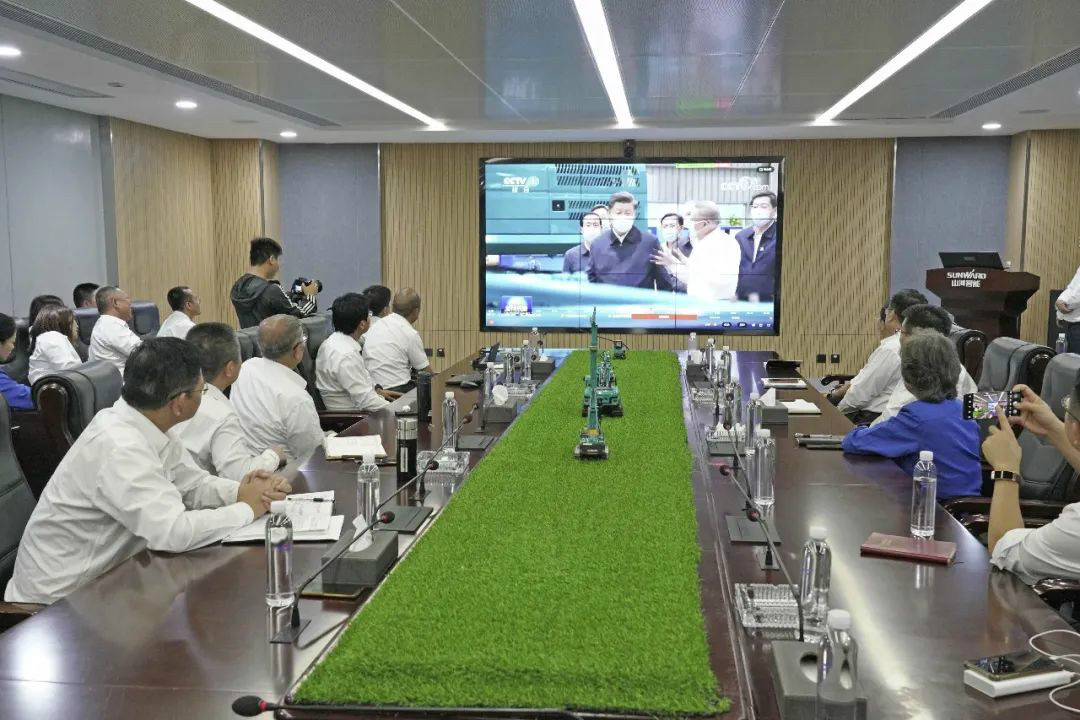 總書(shū)記“點(diǎn)贊”山河創(chuàng)新，山河智能集中收看《新聞聯(lián)播》
