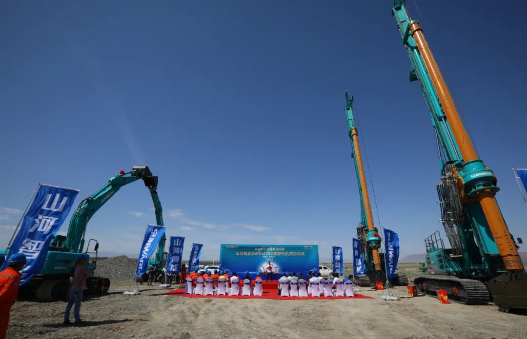 山河智能產品交付中國能建葛洲壩集團，助力建設大美新疆