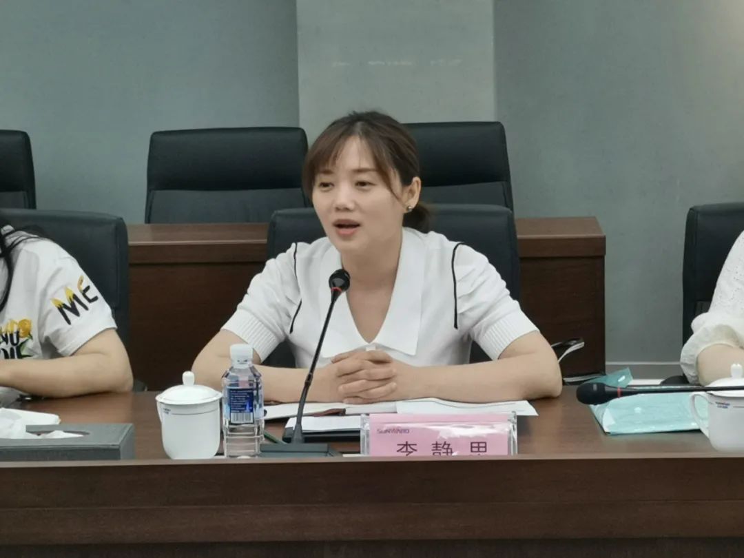 董事長何清華收到湖南省領導聯(lián)系服務專家聯(lián)絡卡