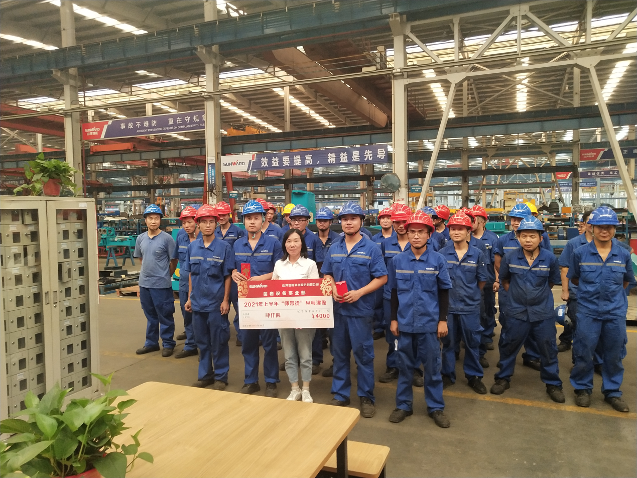 圖集 |超12萬元“帶崗津貼”發放！為這些導師點贊