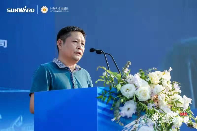 《何清華潛心機械五十年》新書發(fā)布，背后還有這些故事