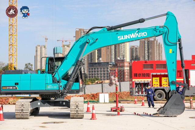 輪胎式挖掘機(jī)和履帶式挖掘機(jī)，你更看好哪個(gè)？