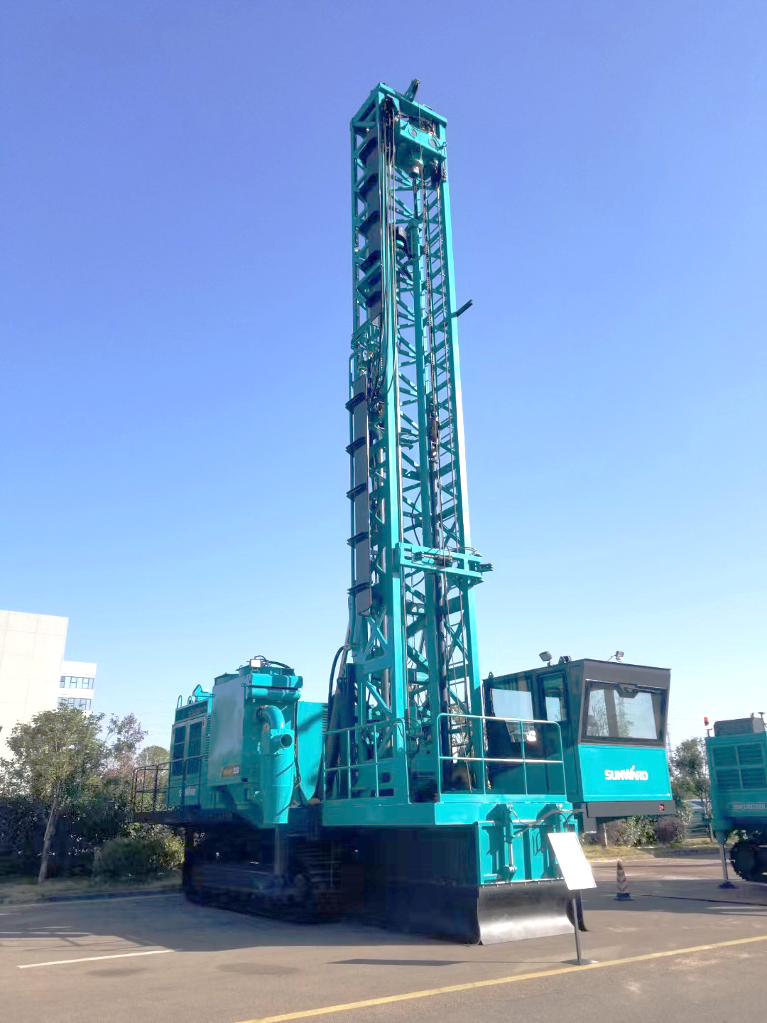 兩種鉆進(jìn)模式+更大扭矩！山河智能自主研制的全液壓牙輪鉆機(jī)下線