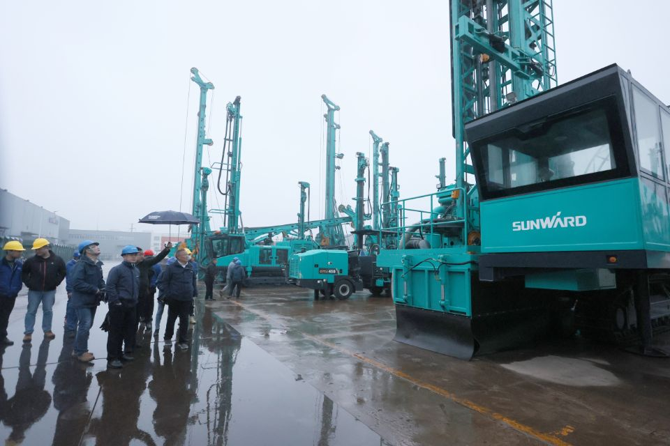 兩種鉆進(jìn)模式+更大扭矩！山河智能自主研制的全液壓牙輪鉆機(jī)下線