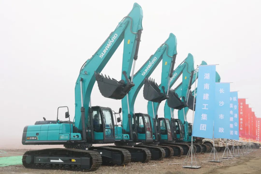 “山河綠”精彩亮相！山河智能裝備全面助力長(zhǎng)沙機(jī)場(chǎng)改擴(kuò)建項(xiàng)目