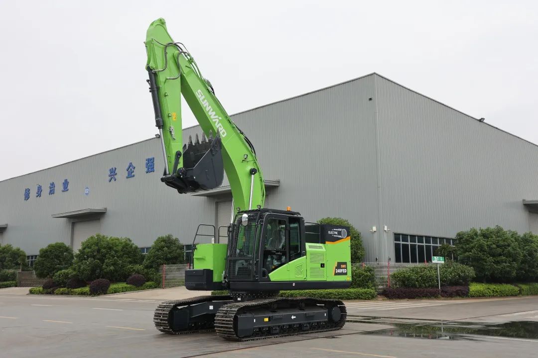 征戰川藏鐵路！山河智能新一代電動挖掘機成功交付