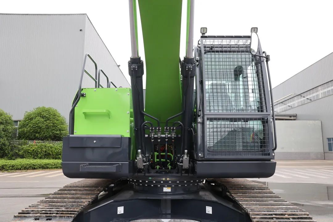 征戰川藏鐵路！山河智能新一代電動挖掘機成功交付