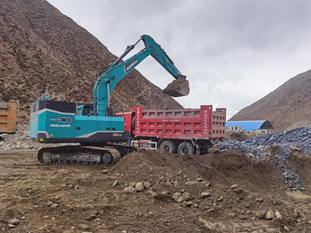 征戰川藏鐵路！山河智能新一代電動挖掘機成功交付