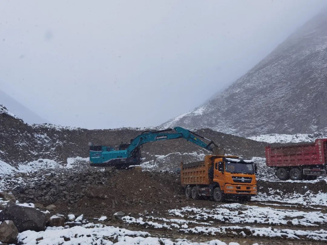 征戰川藏鐵路！山河智能新一代電動挖掘機成功交付