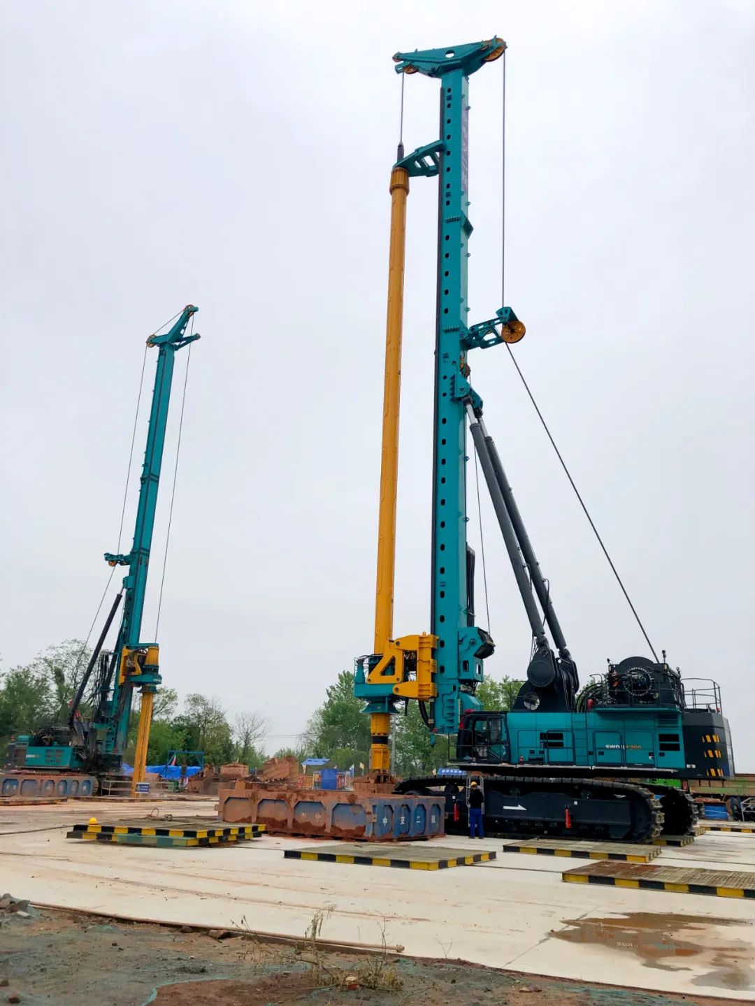 “創(chuàng)造施工奇跡！”他們和山河智能“超級(jí)樁備”一起助建燕磯長江大橋