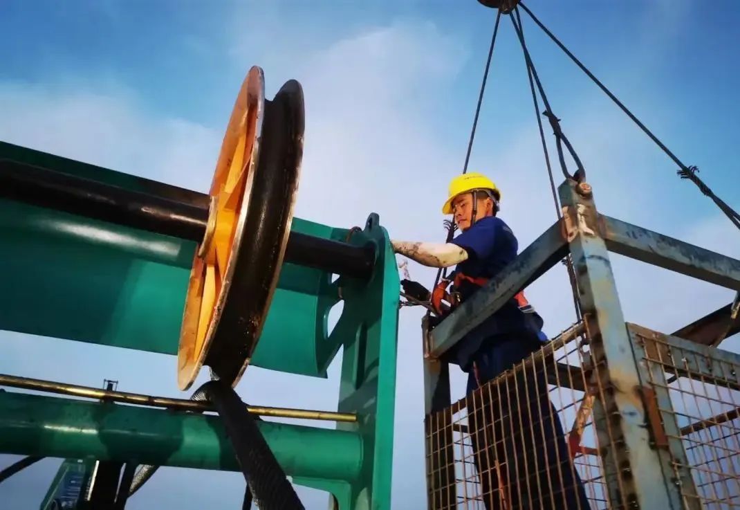 “創(chuàng)造施工奇跡！”他們和山河智能“超級(jí)樁備”一起助建燕磯長江大橋