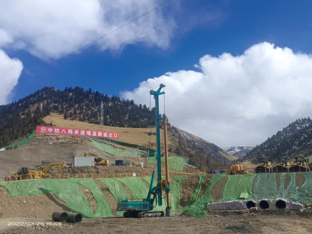 決戰(zhàn)“世界之巔”！山河智能旋挖鉆機(jī)實(shí)力助建川藏鐵路