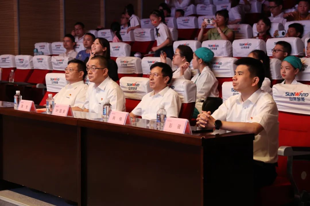 繽紛“暑”假，不負(fù)所“托”！山河智能職工子女暑期托管班結(jié)業(yè)啦