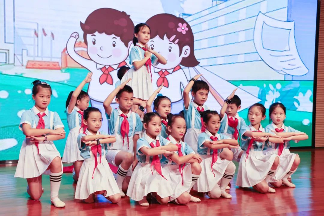 繽紛“暑”假，不負(fù)所“托”！山河智能職工子女暑期托管班結(jié)業(yè)啦