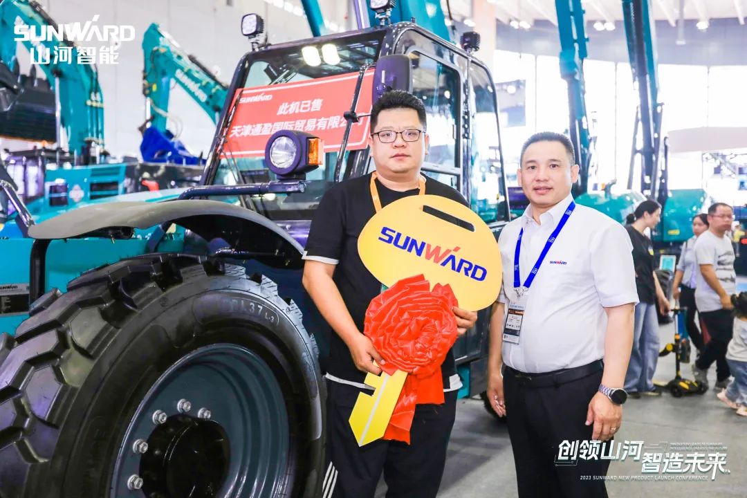 聚焦電動(dòng)化、智能化！山河智能全系列高空機(jī)械產(chǎn)品亮相長(zhǎng)沙展