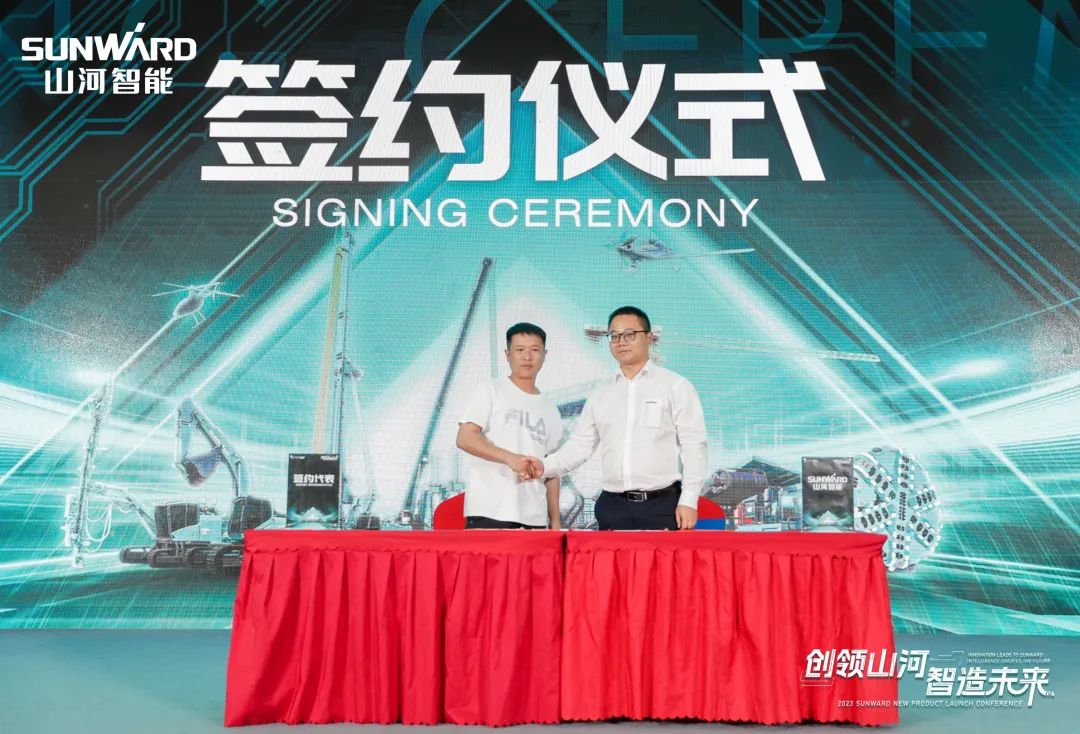 聚焦電動(dòng)化、智能化！山河智能全系列高空機(jī)械產(chǎn)品亮相長(zhǎng)沙展