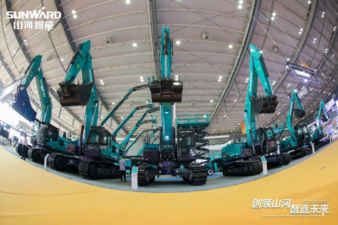 精品出擊、互動不斷！山河智能F系列挖掘機閃耀長沙展