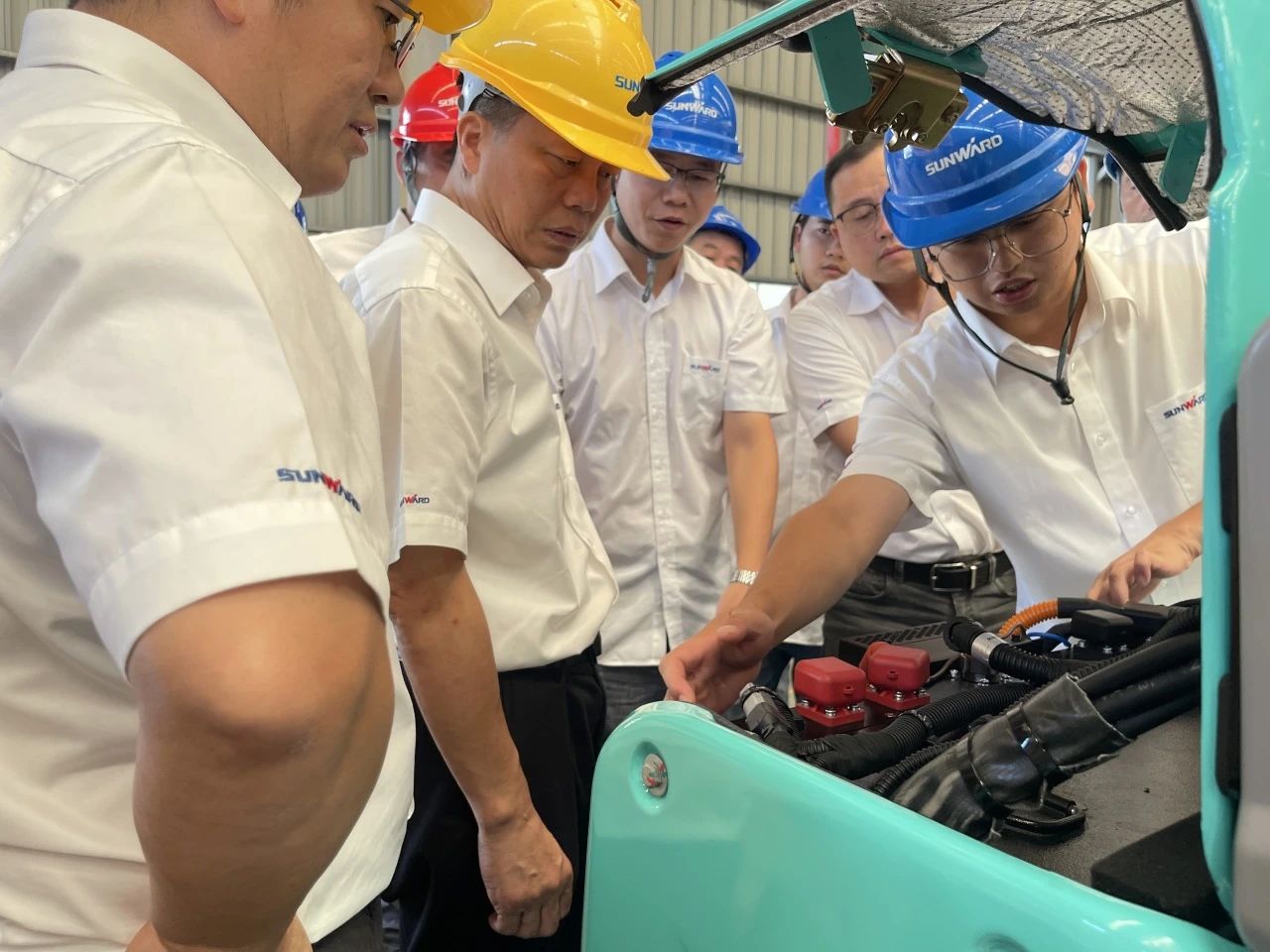 小身材，大能量！山河智能最小純電動(dòng)液壓挖掘機(jī)成功下線