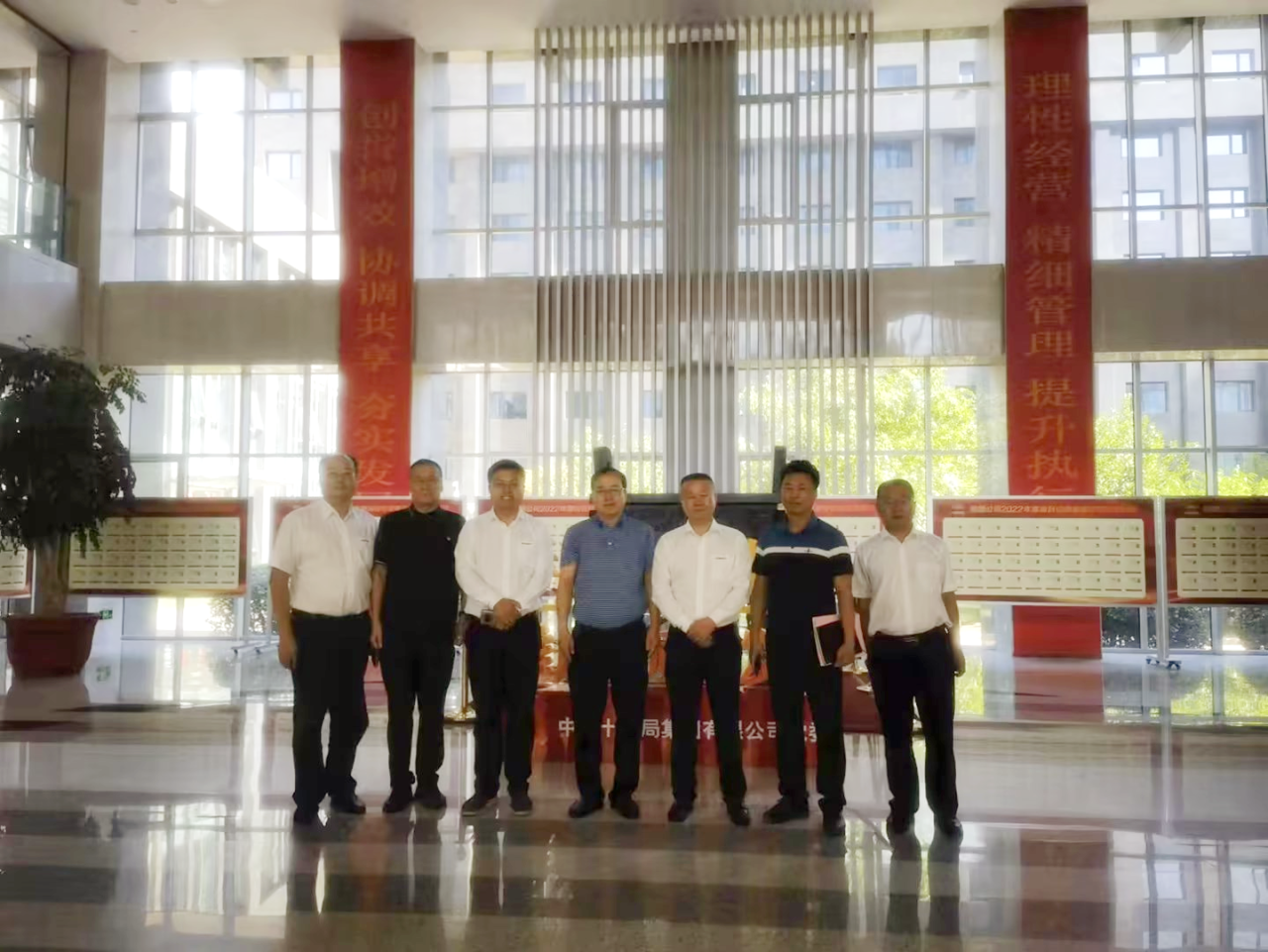 合作共贏！山河智能總經(jīng)理夏志宏帶隊(duì)赴中鐵十九局拜訪交流
