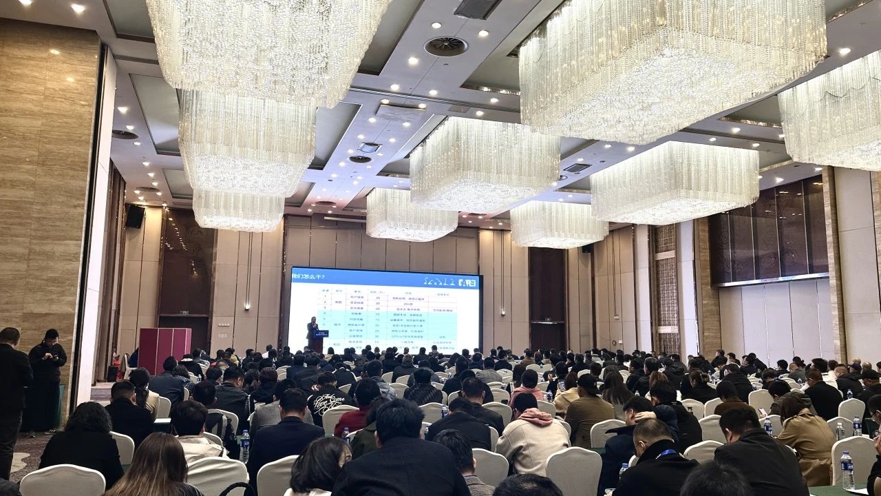 “爆品”來襲，簽單不斷！ 山河智能盛裝亮相第八屆全國高空作業平臺租賃大會