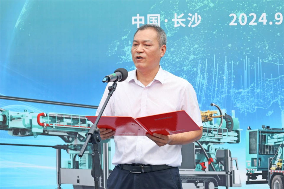 引領(lǐng)綠色科技新篇章！山河智能新能源鉆機成功交付
